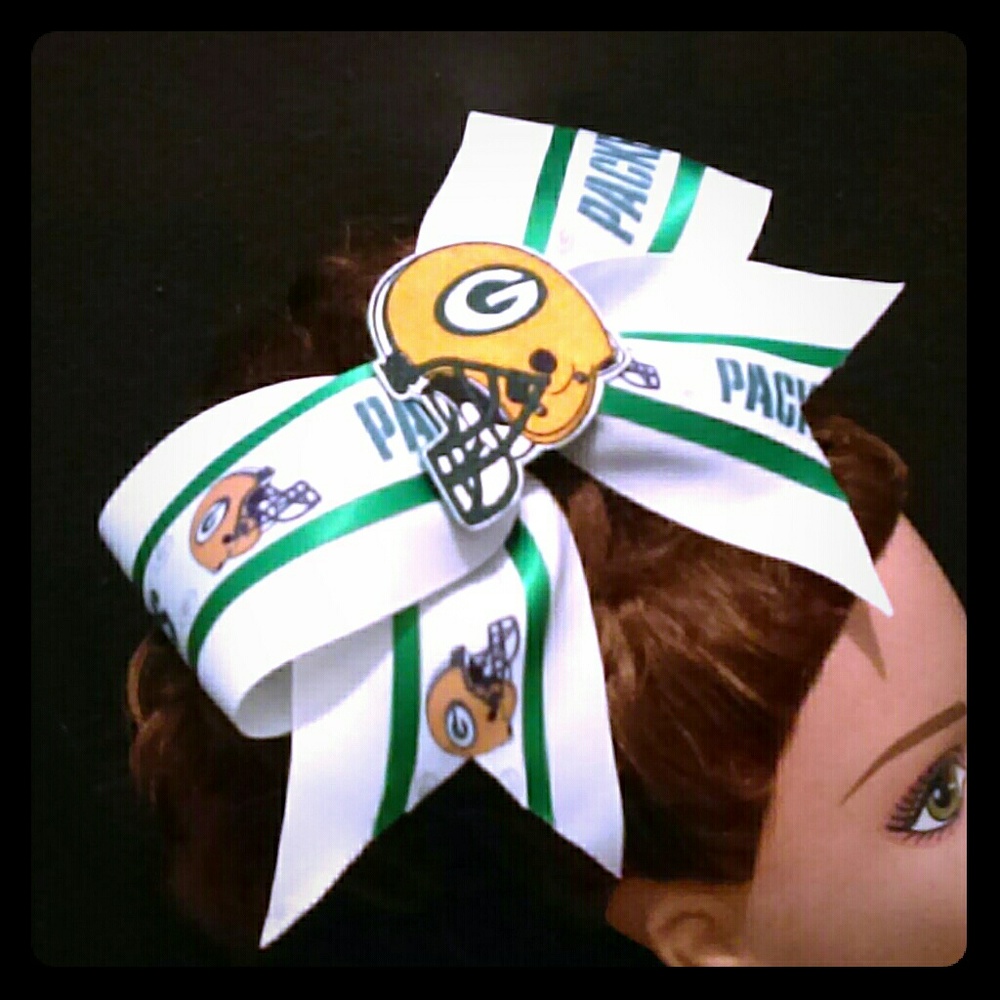 Green Bay packers cheer bow